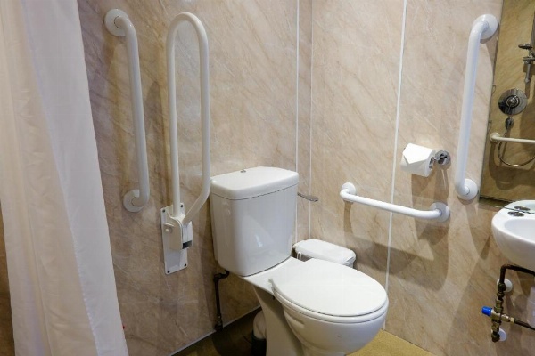 Glen Mhor Hotel at Uile-bheist 'Brewstillery' image 102