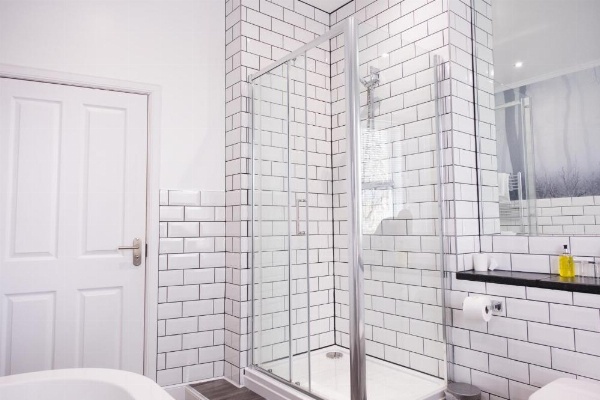 Glen Mhor Hotel at Uile-bheist 'Brewstillery' image 51