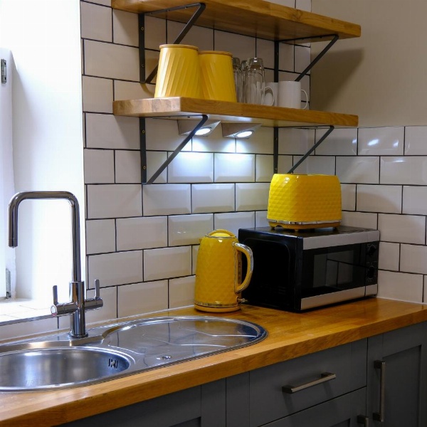 Glen Mhor Hotel at Uile-bheist 'Brewstillery' image 86