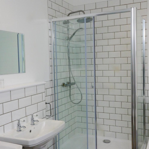 Glen Mhor Hotel at Uile-bheist 'Brewstillery' image 91