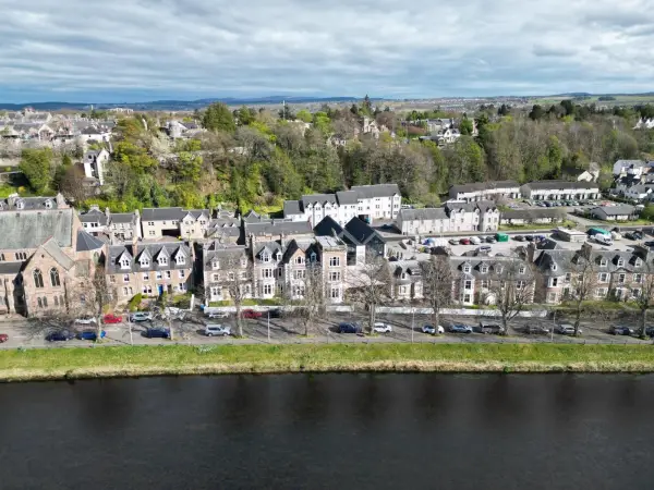 Glen Mhor Hotel at Uile-bheist 'Brewstillery'